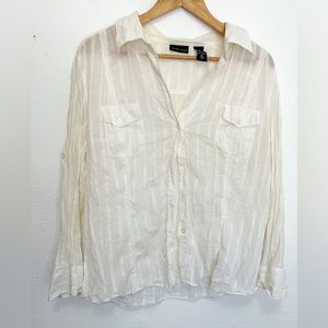 XL- Light flowy button up perfect for summer! New York and Co